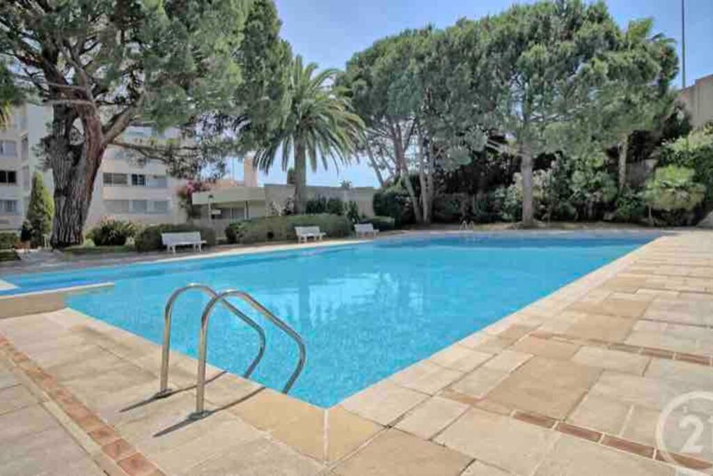Golfe Juan Studio Dans Residence Avec Piscine Валлорис Экстерьер фото