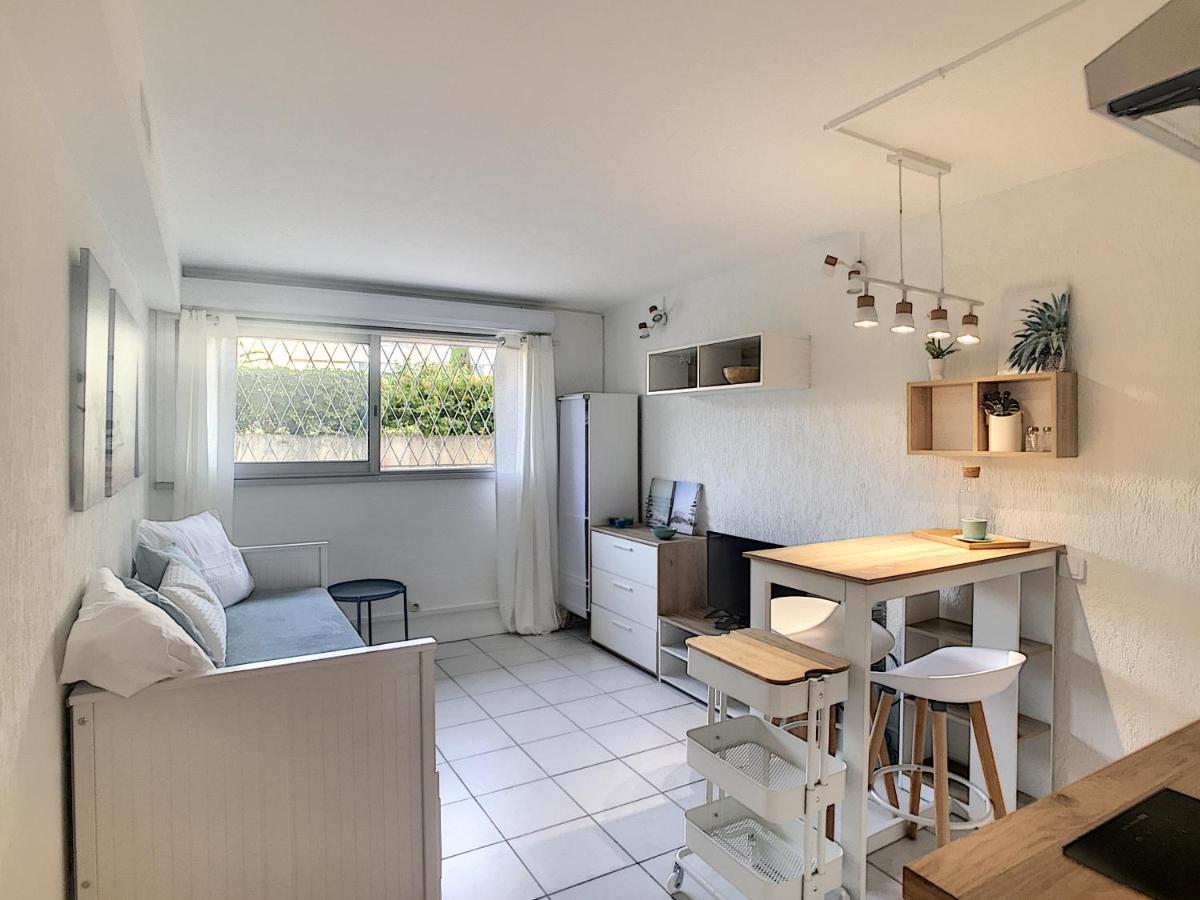 Golfe Juan Studio Dans Residence Avec Piscine Валлорис Экстерьер фото