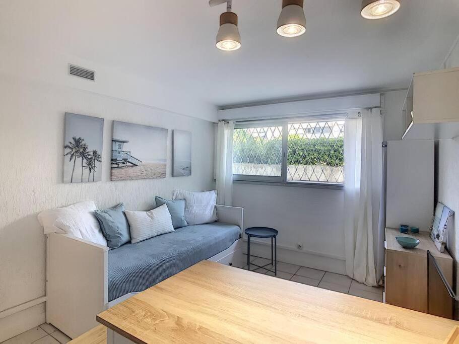 Golfe Juan Studio Dans Residence Avec Piscine Валлорис Экстерьер фото